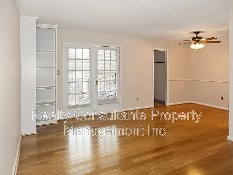 3 bed, 2.0 bath, 1161 sqft, $1,695 — Photo 3