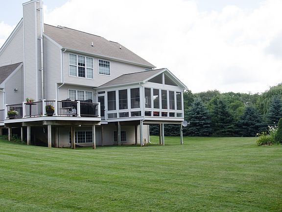 3rd image of 11279 Huckleberry Ln