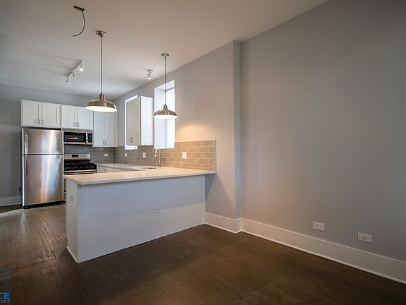 2117 West 18th Street Living Style Two Photo