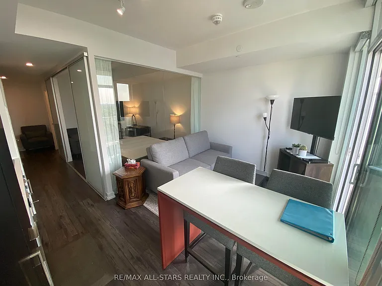 33 Helendale Ave #2302 — Photo 16