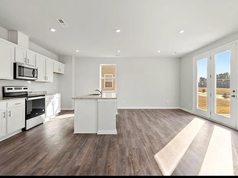524 Sitka Dr — Photo 7