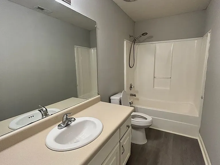 100 Biltford Ave — Photo 3