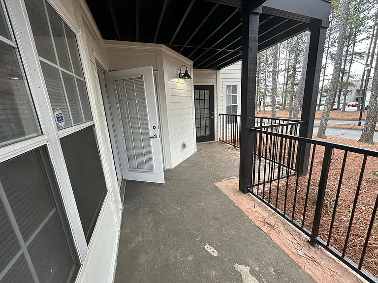 Wesley St. Claire Apartments at Lawrenceville — Photo 187