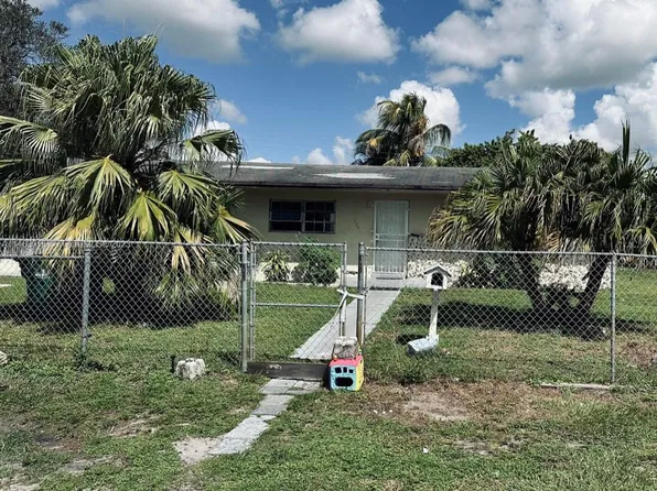 3981 NW 176th Ter, Miami Gardens, FL 33055