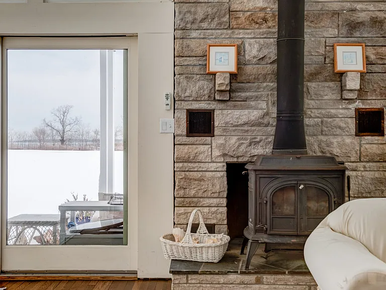 155 Bay St — Photo 4
