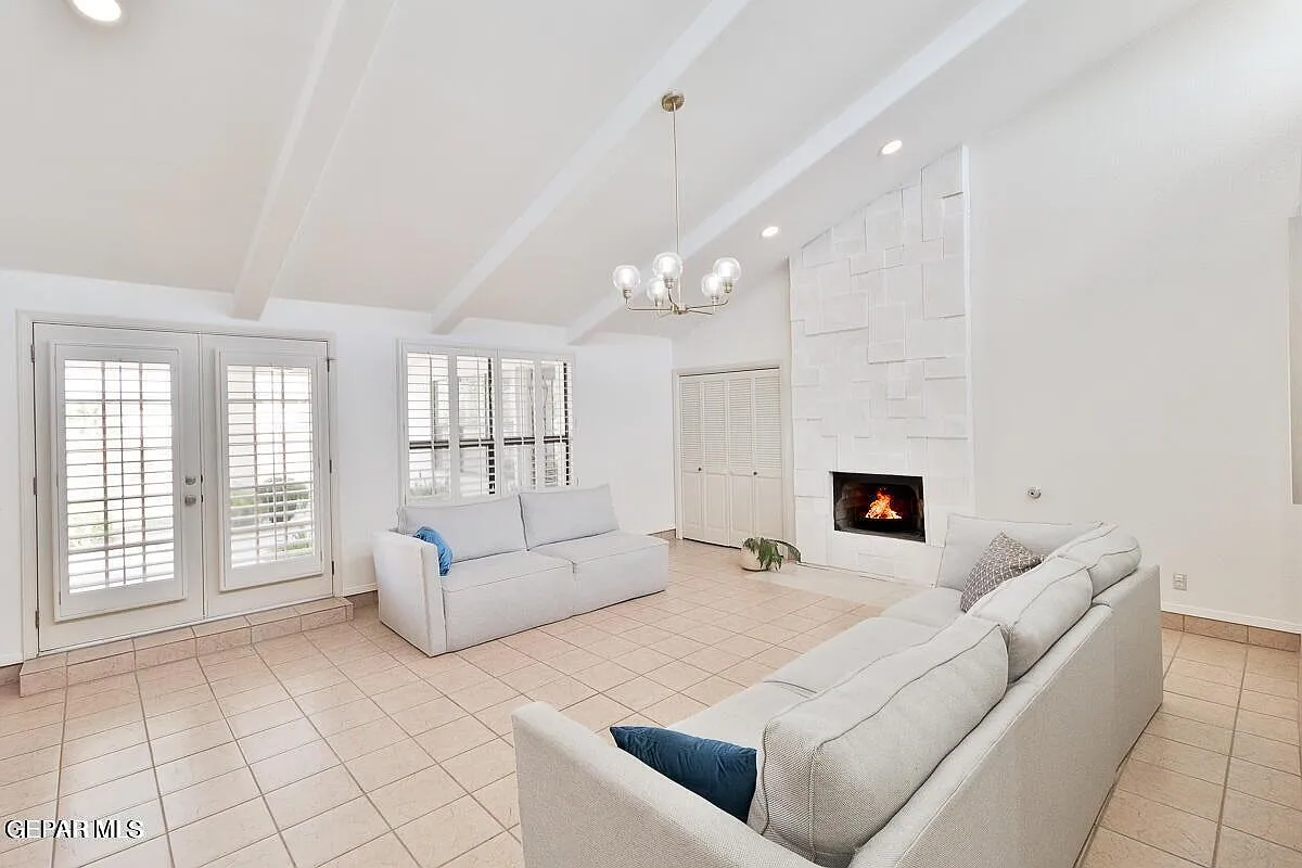 3 bed, 2.0 bath, 1744 sqft, $2,350 — Photo 4