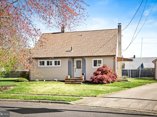 7 Grenville Ct, Hamilton, NJ 08690