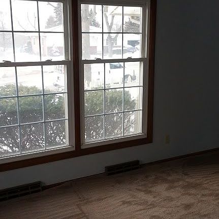 3rd image of 327 N Grandview Blvd