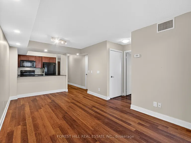 135 Village Green Sq #3125 — Photo 14