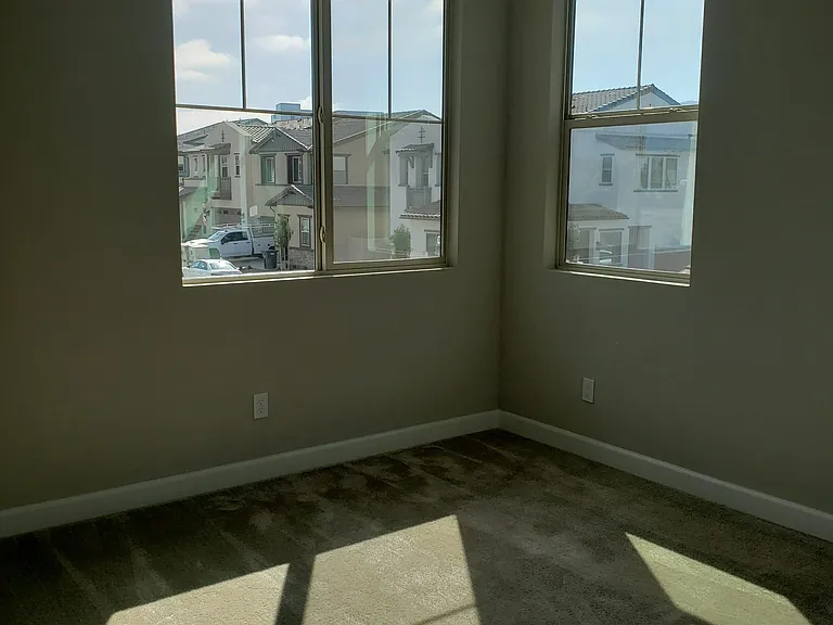 303 Creekview Ct — Photo 16