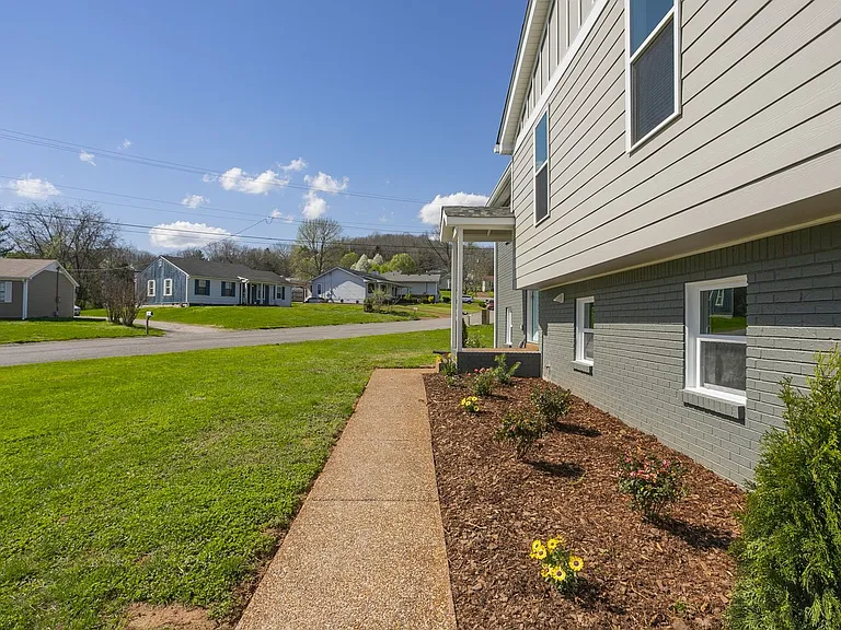 1608 Autumn Ridge Dr — Photo 24