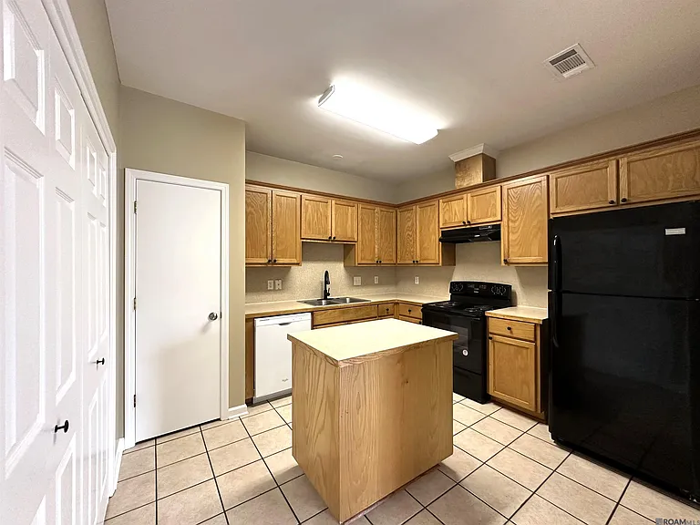 9250 Pecan Tree Dr — Photo 3