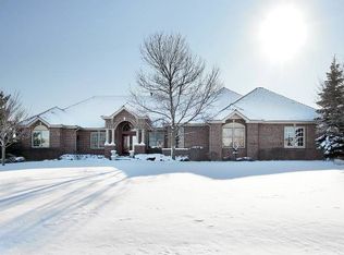 955 Livingston Ln, Inverness, IL 60010