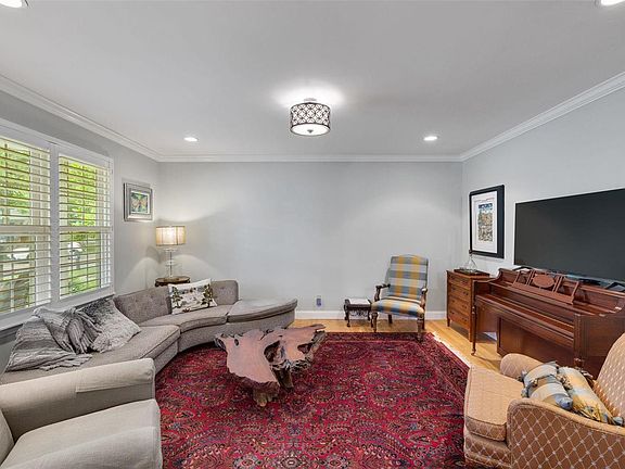 5th image of 1802 Seven Pines Dr