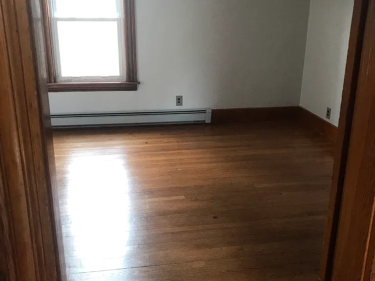 30 Cleveland St — Photo 5