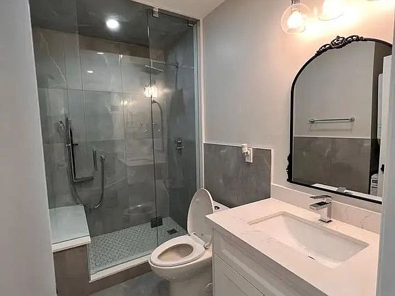 4th image of 49 Argyle Cres