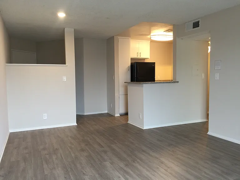 IMT 14227 Vanowen — Photo 22