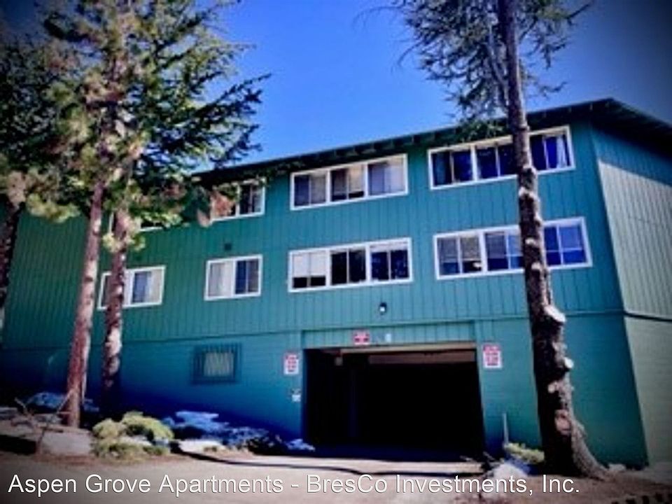 Rare Complex located conveniently behind Round Hill Square in walking