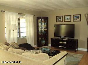 3rd image of 250 Lauren Ct E
