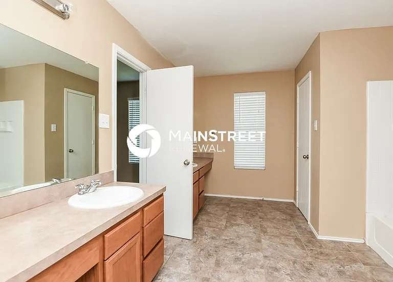 1701 Vineridge Ln — Photo 13