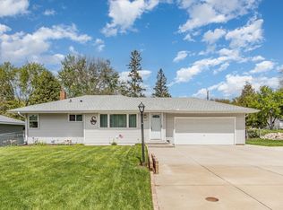 1507 Viking Dr E, Maplewood, MN 55109