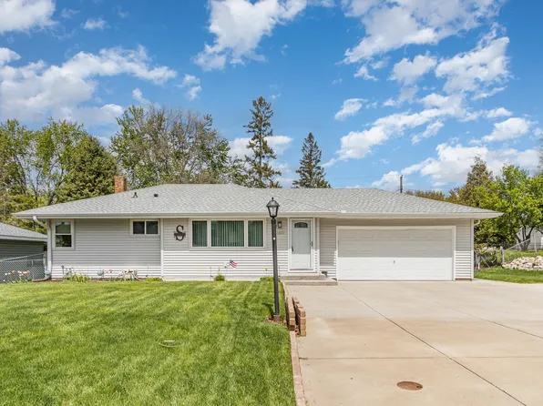 1507 Viking Dr E, Maplewood, MN 55109