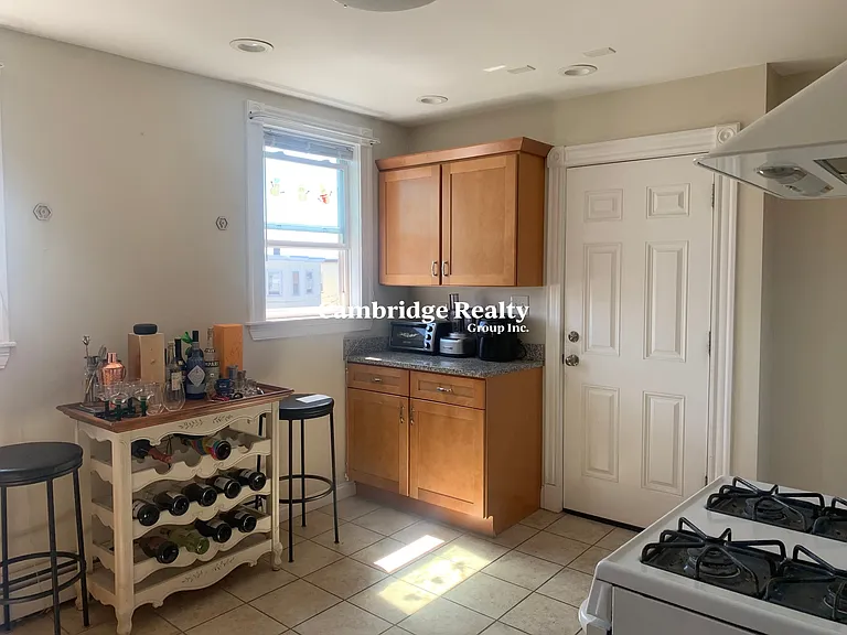 69 Newton St #2L — Photo 2