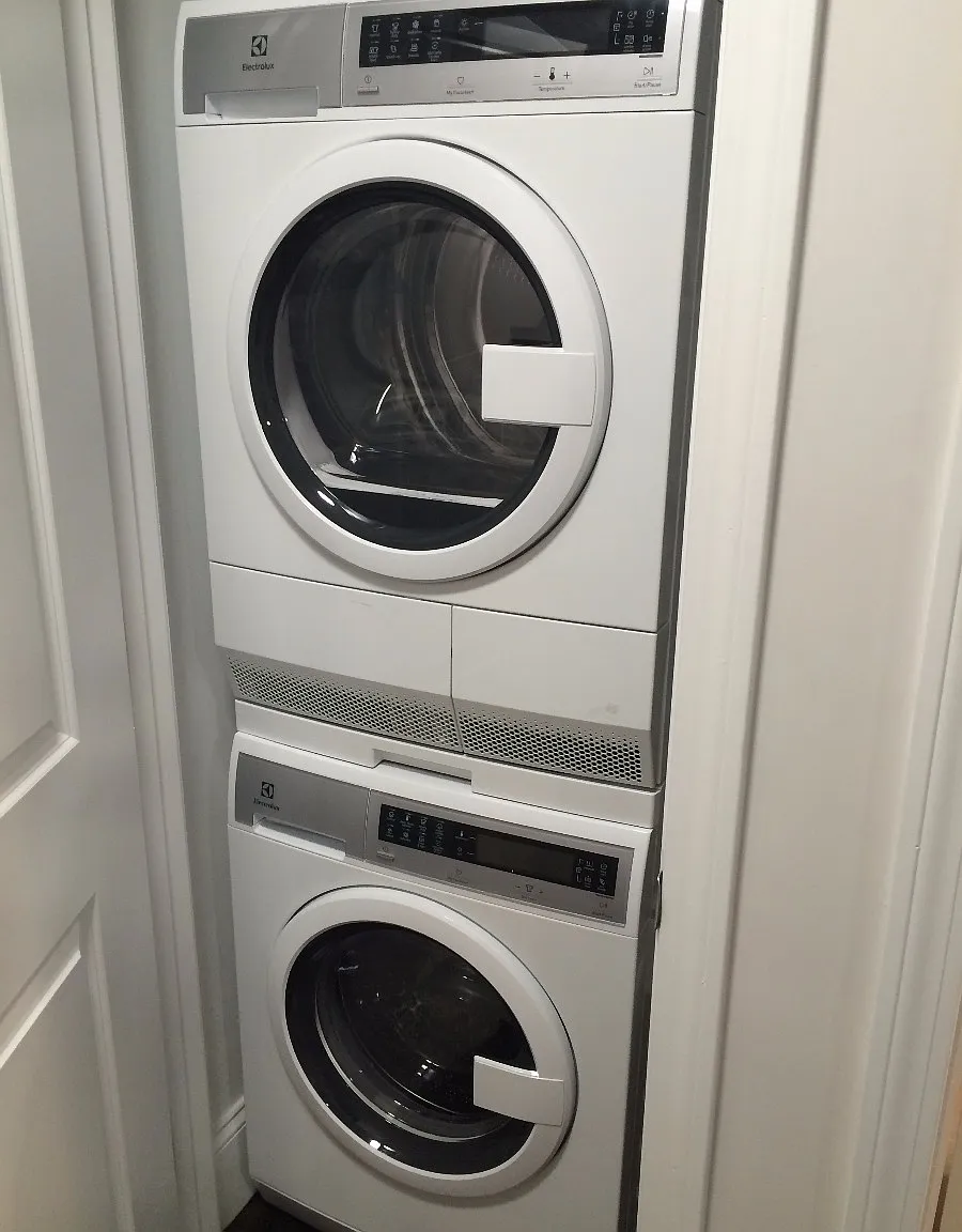 2 bed, 999 sqft, $4,000 — Photo 1