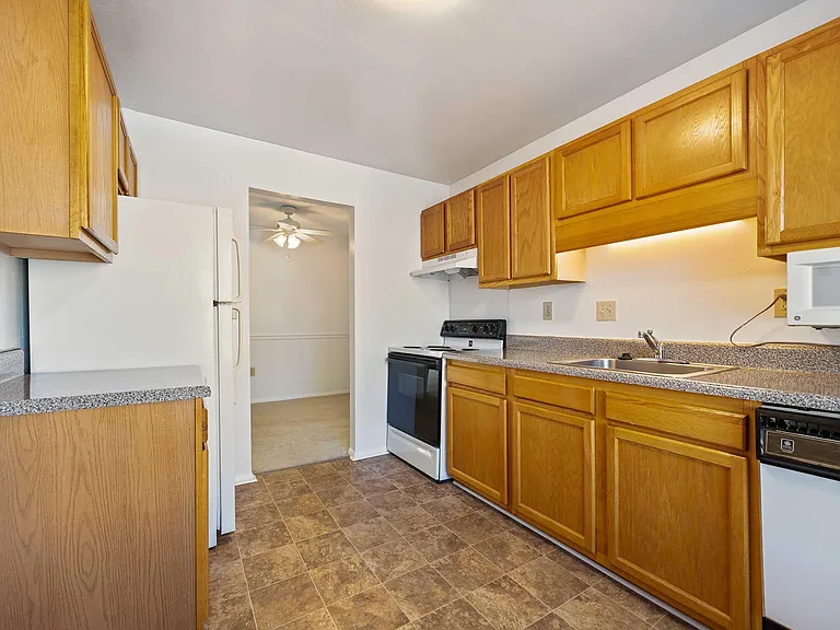 Foxridge Apartment Homes — Photo 122