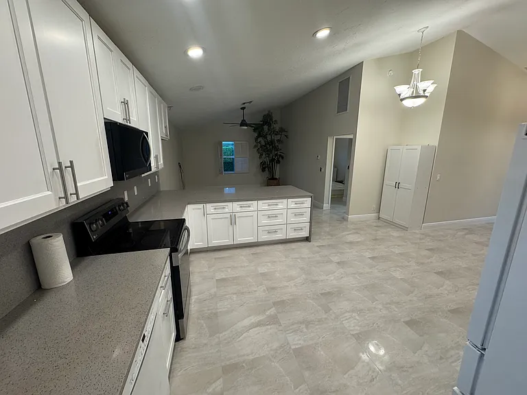 1327 Lake Breeze Dr — Photo 13