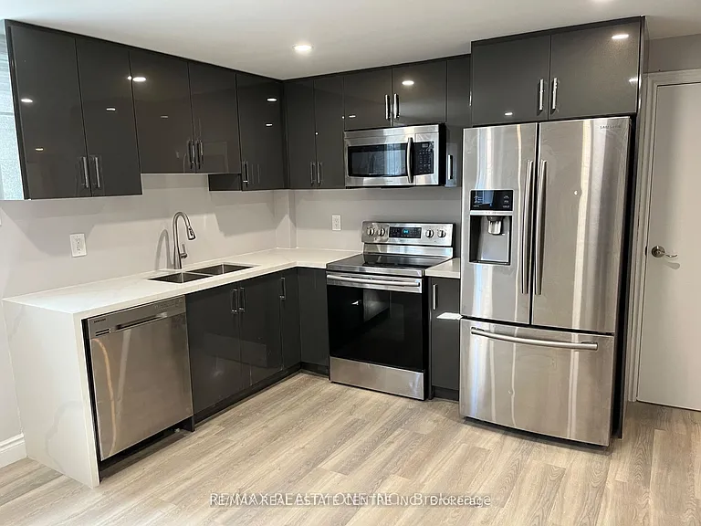1573 Horseshoe Cres #LOWER — Photo 5