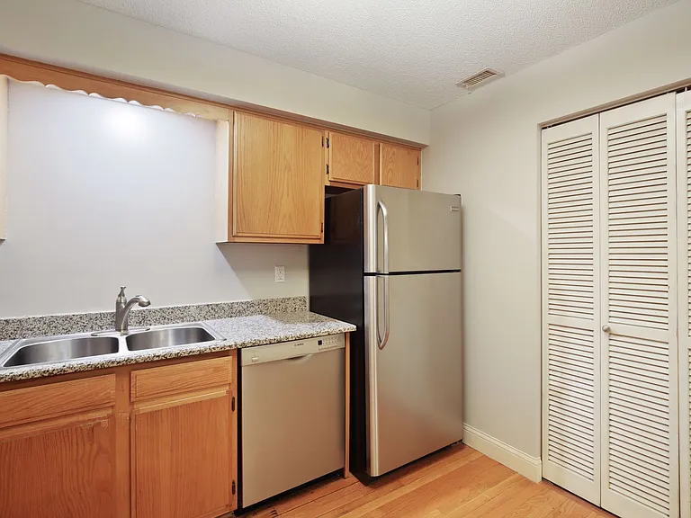 232 Franklin Ave W #206 — Photo 9