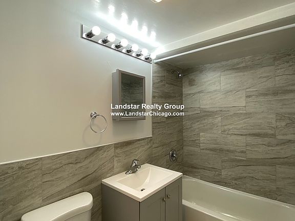 2nd image of 1653 Oakwood Ave APT 2D