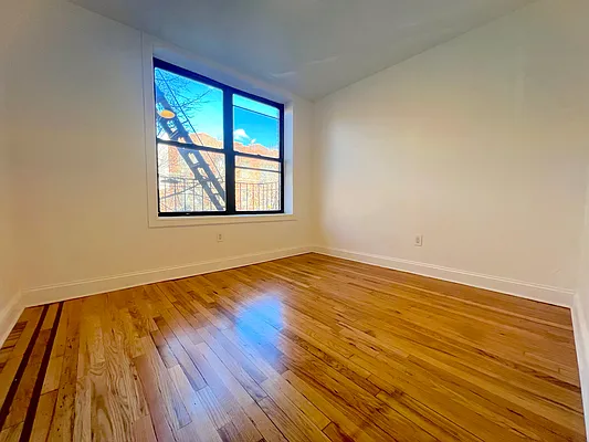 Rented by Capri Jet Realty Corp | media 9