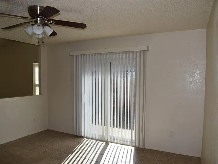 12210 Dundee Dr #B — Photo 5