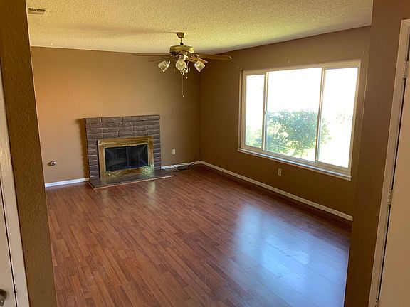 3rd image of 24641 Jenkins Dr