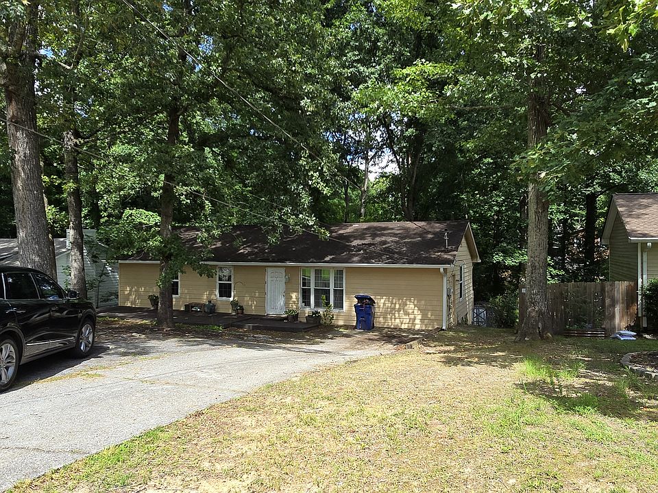 1st image of 404 Hemlock Dr