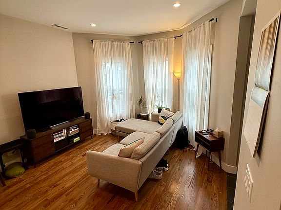 3rd image of 2621 W Homer St #1F