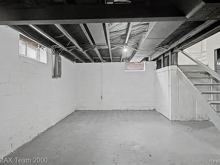 1670 Riverbank St — Photo 25