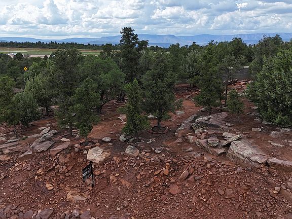 3rd image of 1004 W Falcon Lookout Ln
