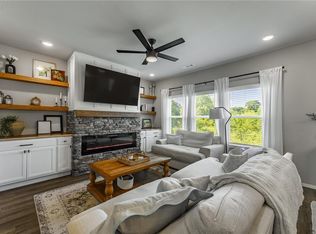901 E Sparrow Cir, Fayetteville, AR 72701