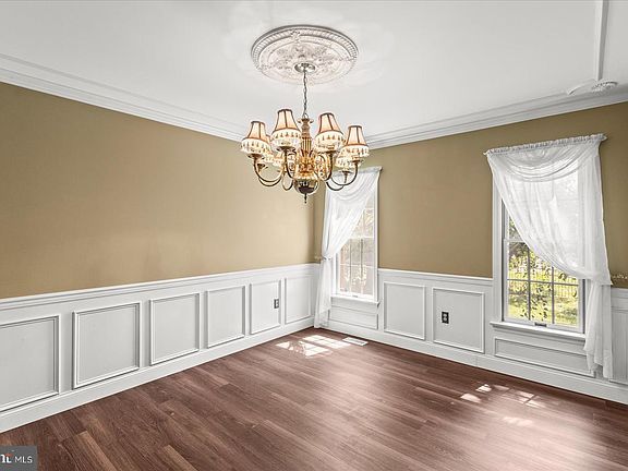 5th image of 2022 Walfield Dr