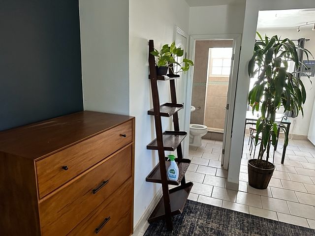 2nd image of 913 N Fairfax Ave APT 4