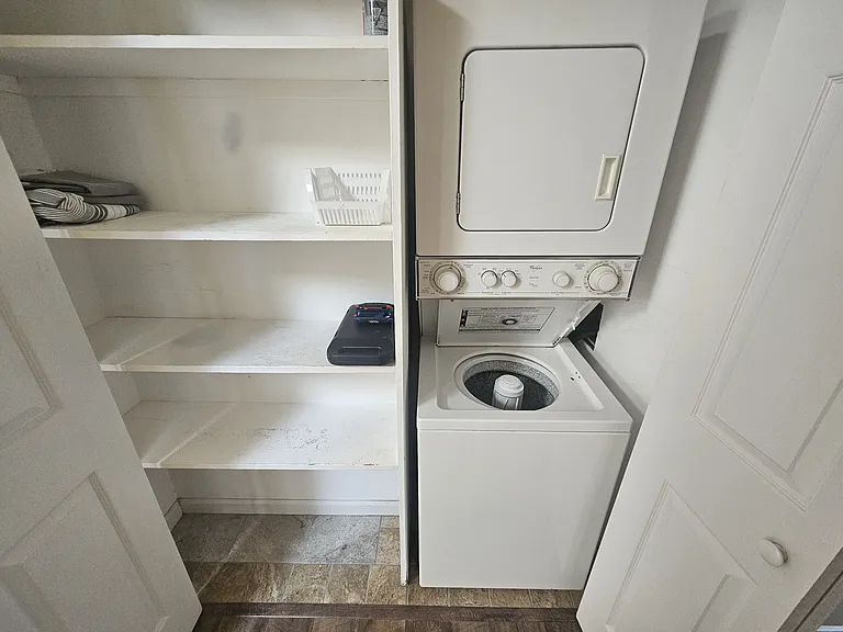 464 London Ct #464 — Photo 10