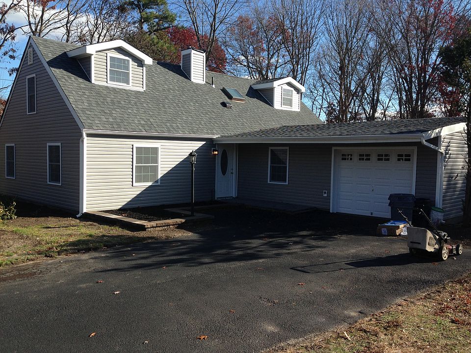 1st image of 2 Oaklake Ln