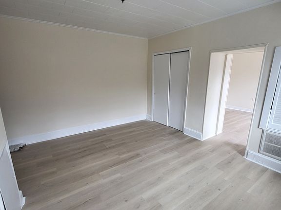 3rd image of 705 Catharine St Floor 2