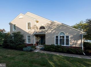 157 Pine Crest Ln, Lansdale, PA