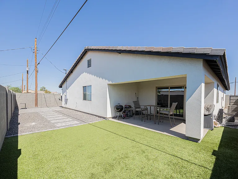 2547 E Illini St — Photo 28