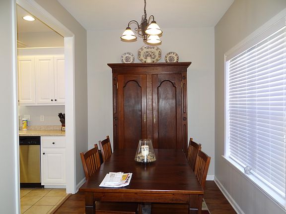 4th image of 3032 Wynbrooke Dr