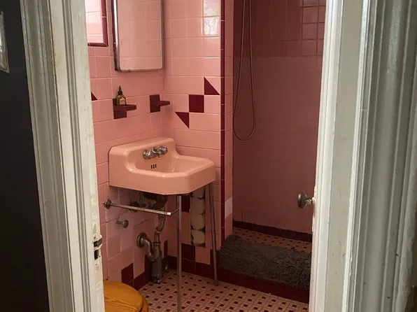 586 East 54th Street image 8 of 9
